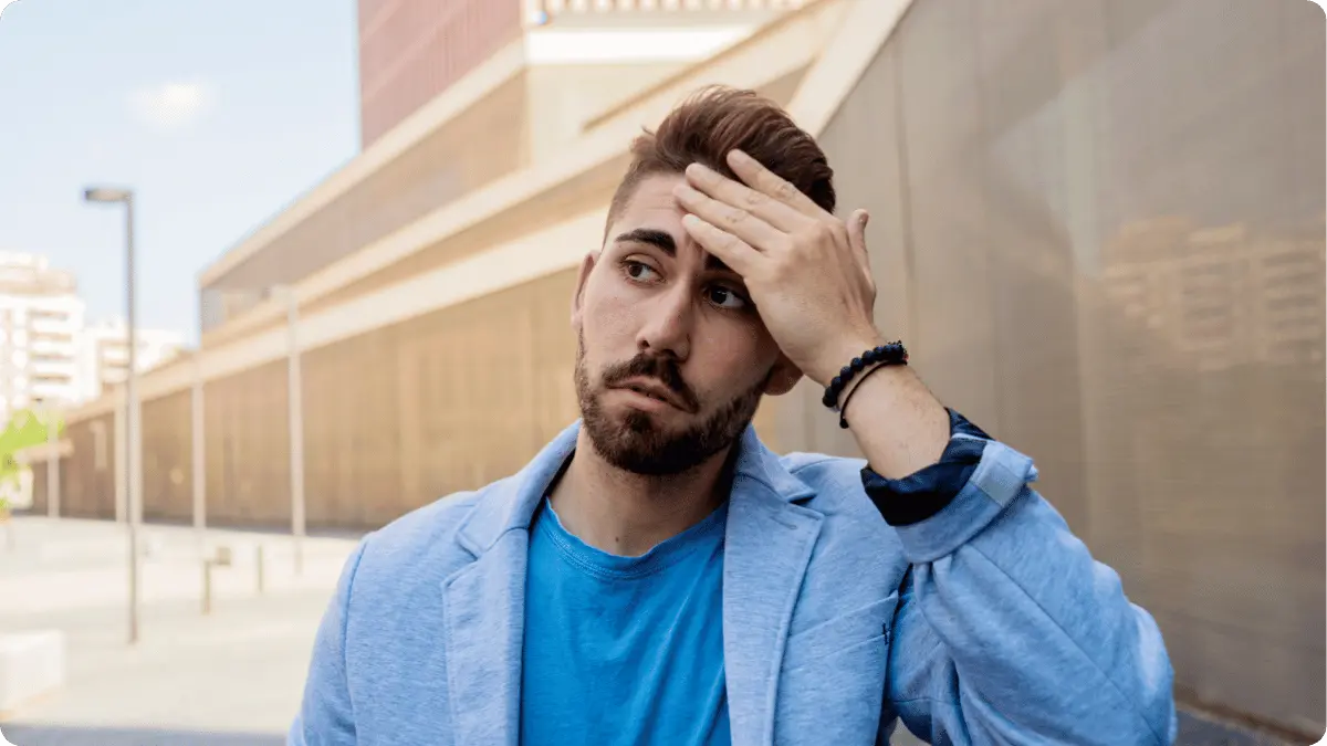 Persona decidiendo si cambiar de trabajo en 2026